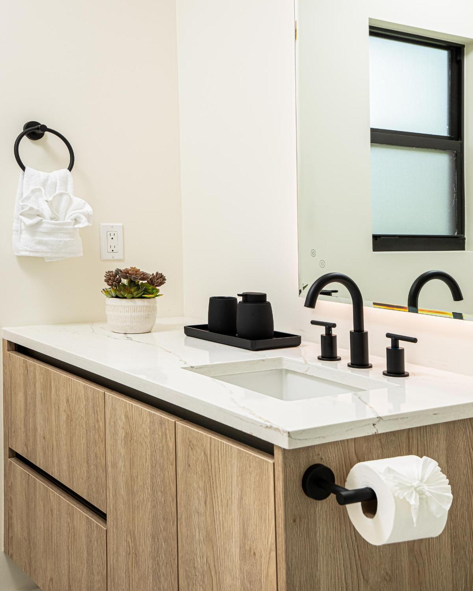 Black Vanilla - Stylish Symphony 3Miles Downtown North North Naples Екстериор снимка